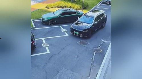 自动停车视频,自动停车视频揭秘未来出行新体验